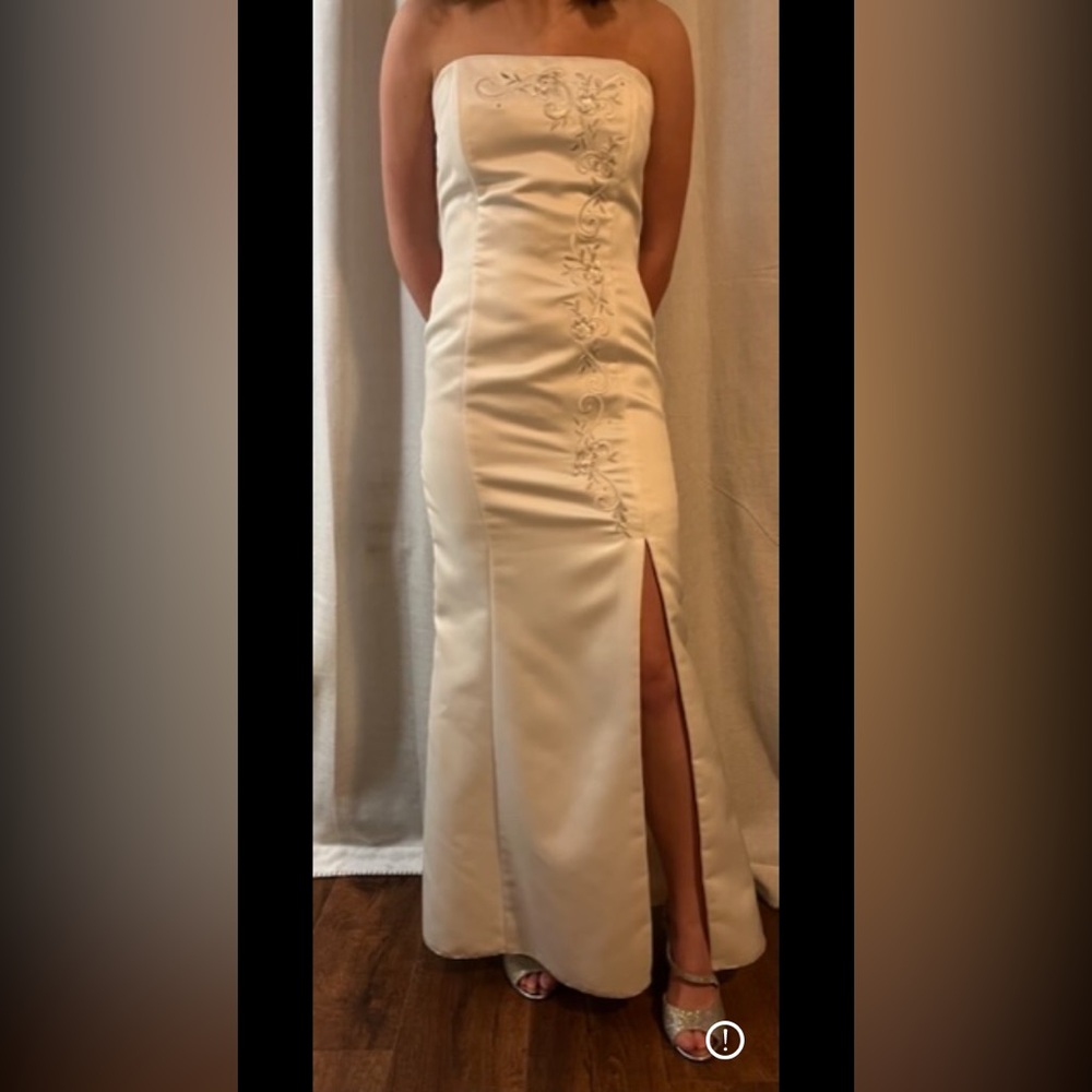 Beautiful wedding dress!!